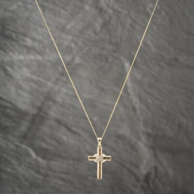 Pre-Owned 9ct Yellow Gold Diamond Set Cross Pendant & 18 Inch Curb Chain 41142481