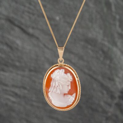 Pre-Owned Vintage 9ct Yellow Gold Cameo Oval Pendant & 18 Inch Curb Chain 41142507