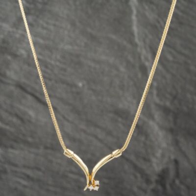 Pre-Owned 9ct Yellow Gold Brilliant Cut Diamond V Shaped Pendant & 17 Inch Curb Chain 41142549