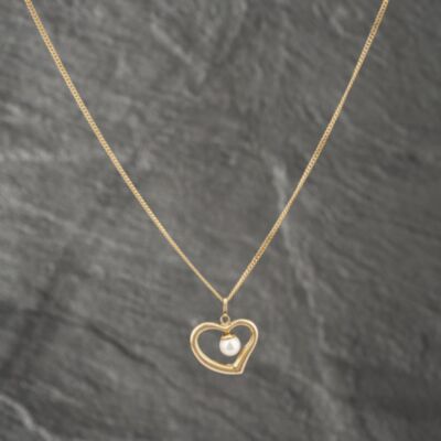 Pre-Owned 9ct Yellow Gold Pearl Open Heart Pendant & 18 Inch Curb Chain 41142574