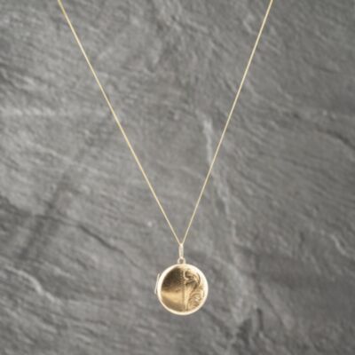 Pre-Owned 9ct Yellow Gold Round Half Hand-Engraved Locket Pendant & 18 Inch Curb Chain 41142590