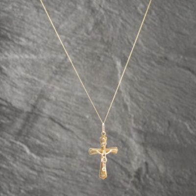 Pre-Owned 9ct Yellow Gold Crucifix Cross Pendant & 18 Inch Curb Chain 41142591