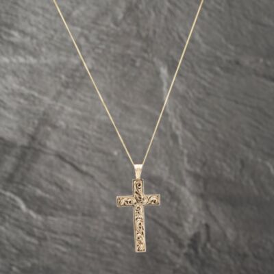 Pre-Owned 9ct Yellow Gold Scroll Engraved And Bark Textured Cross Pendant & 18 Inch Curb Chain 41142598