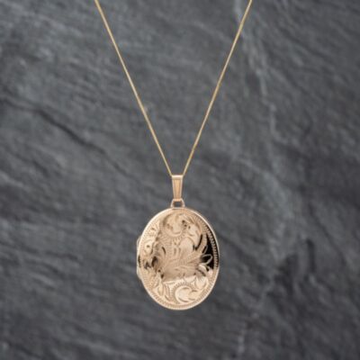 Pre-Owned 9ct Yellow Gold Oval Engraved Locket Pendant & 18 Inch Curb Chain 41142612