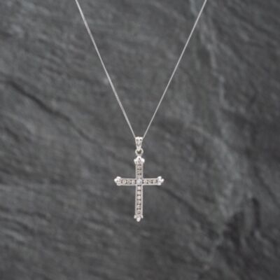 Pre-Owned White Gold 0.18ct Diamond Set Cross Pendant & 18 Inch Curb Chain 41142615
