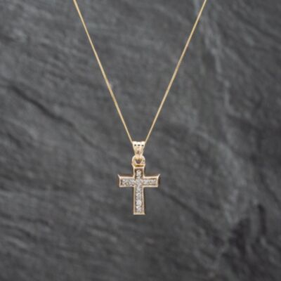 Pre-Owned 9ct Yellow Gold 0.13ct Diamond Set Cross Pendant & 18 Inch Curb Chain 41142617