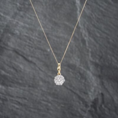 Pre-Owned 18ct Two Colour Gold Brilliant Cut Diamond Cluster Pendant & 18 Inch Curb Chain 41142646