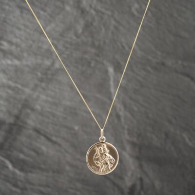 Pre-Owned 9ct Yellow Gold Round St Christopher Pendant & 18 Inch Curb Chain 41142688