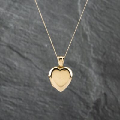 Pre-Owned 18ct Yellow Gold Heart Shaped Locket Pendant & 18 Inch Curb Chain 41142691