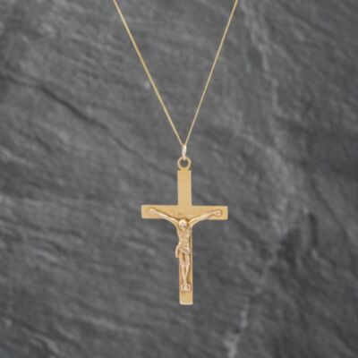 Pre-Owned 9ct Yellow Gold Crucifix Cross Pendant & 18 Inch Curb Chain 41142712
