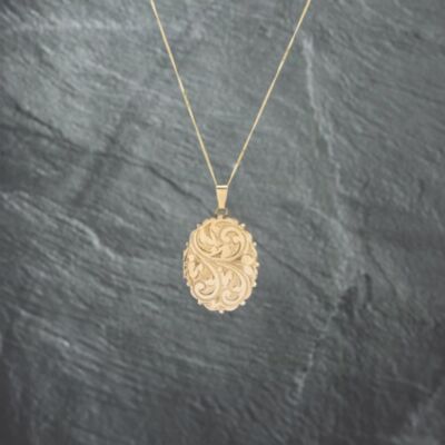 Pre-Owned 9ct Yellow Gold Oval Hand Engraved Locket Pendant & 18 Inch Curb Chain 41142733