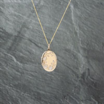 Pre-Owned 9ct Two Colour Gold Oval Flower Design Locket Pendant & 18 Inch Curb Chain 41142739