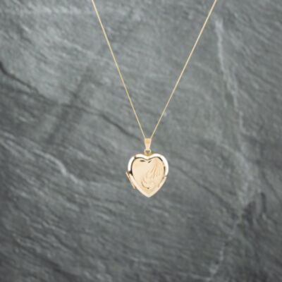 Pre-Owned 9ct Yellow Gold Heart Hand Engraved Locket Pendant & 18 Inch Curb Chain 41142747