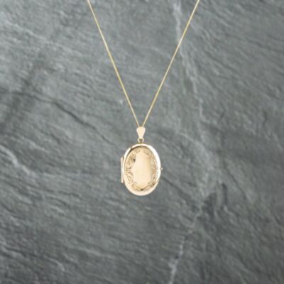 Pre-Owned 9ct Yellow Gold Patterned Edge Locket Pendant & 18 Inch Curb Chain 41142758
