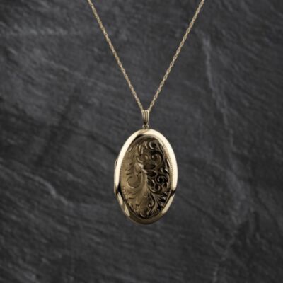 Pre-Owned 9ct Yellow Gold Large Oval Hand Engraved Locket Pendant & 22 Inch Prince Of Wales Chain 41142767