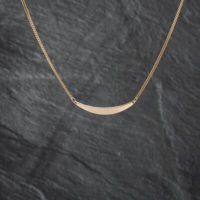 Pre-Owned 9ct Yellow Gold Crescent Shaped Idenity Tag Pendant & 15 Inch Curb Chain 41142800