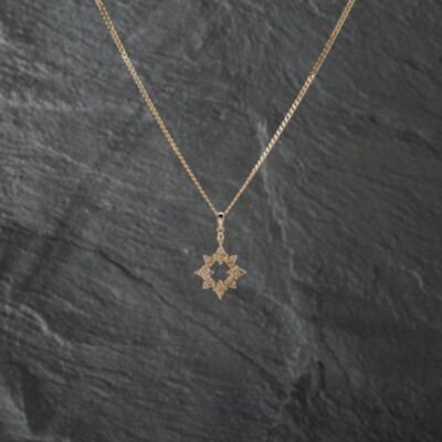 Pre-Owned 9ct Yellow Gold Cognac Diamond Snowflake Pendant & 18 Inch Curb Chain 41142802