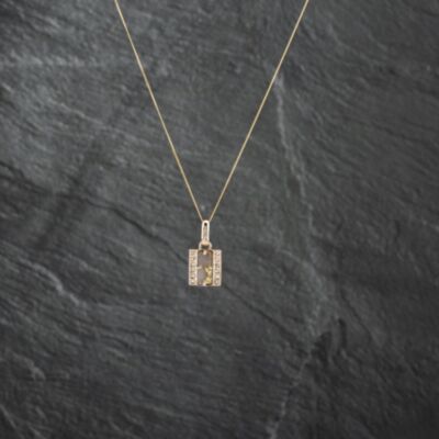 Pre-Owned 9ct Yellow Gold Opaque Coloured Centre Stone Diamond Bar Pendant & 18 Inch Curb Chain 41142805
