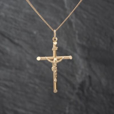 Pre-Owned 9ct Yellow Gold Large Crucifix Cross Pendant & 22 Inch Curb Chain 41142833