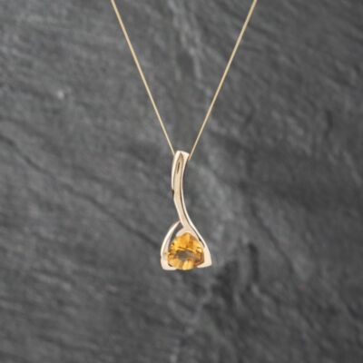 Pre-Owned 9ct Yellow Gold Citrine Triangular Bar Pendant & 18 Inch Curb Chain 41142868