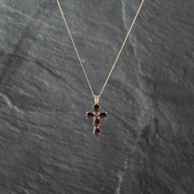 Pre-Owned 9ct Yellow Gold Pear Shape Garnet Claw Set Cross Pendant & 18 Inch Curb Chain 41142904