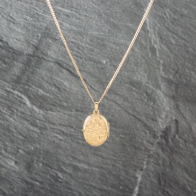 Pre-Owned 9ct Yellow Gold Oval Foliate Engraved Locket Pendant & 20 Inch Curb Chain 41142930