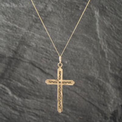 Pre-Owned 9ct Yellow Gold Openwork Cross Pendant & 18 Inch Curb Chain 41142971