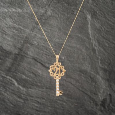 Pre-Owned 9ct Yellow Gold Cubic Zirconia 21 Key Pendant & 18 Inch Curb Chain 41142979