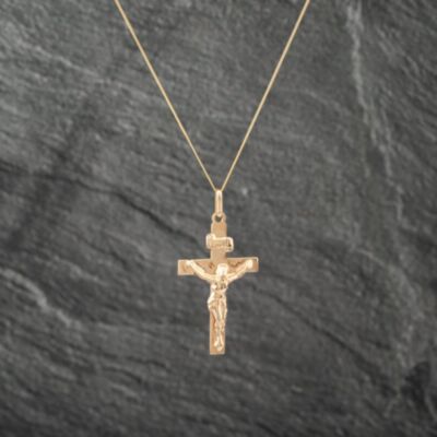 Pre-Owned 9ct Yellow Gold Crucifix Cross Pendant & 18 Inch Curb Chain 41142981