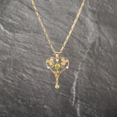 Pre-Owned Vintage Yellow Gold Seed Pearl & Peridot Pendant & 19 Inch Paper Link Chain 41143012