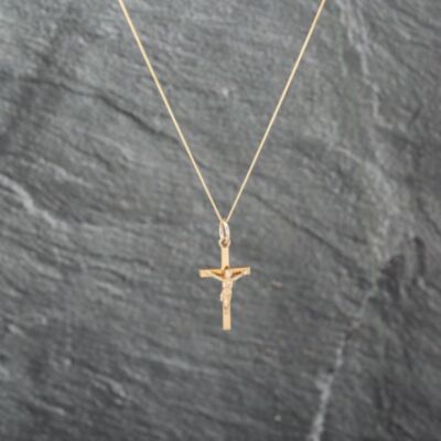 Pre-Owned 9ct Yellow Gold Crucifix Cross Pendant & 18 Inch Curb Chain 41143034