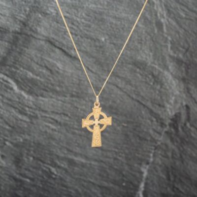Pre-Owned 9ct Yellow Gold Celtic Cross Pendant & 18 Inch Curb Chain 41143059