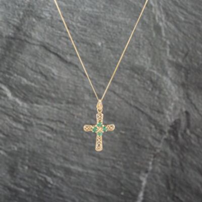 Pre-Owned 9ct Yellow Gold Emerald Fancy Cross Pendant & 18 Inch Curb Chain 41143062