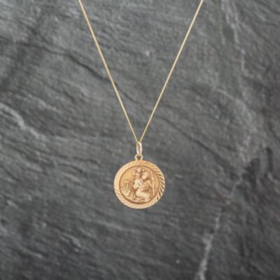 Pre-Owned 9ct Yellow Gold Round St Christopher Pendant & 18 Inch Curb Chain 41143067