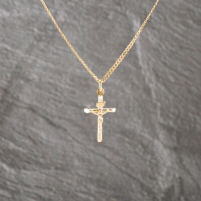 Pre-Owned 9ct Yellow Gold Crucifix Cross Pendant & 18 Inch Curb Chain 41143101