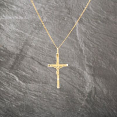 Pre-Owned 9ct Yellow Gold Crucifix Cross Pendant & 18 Inch Curb Chain 41143107
