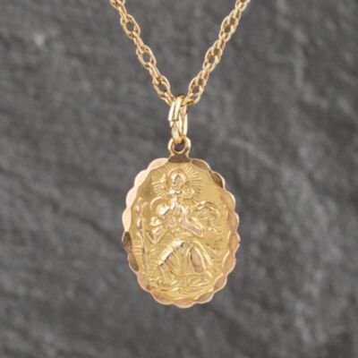 Pre-Owned 9ct Yellow Gold Oval Double Sided St Christopher Pendant & 22 Inch Prince Of Wales Chain 41143123