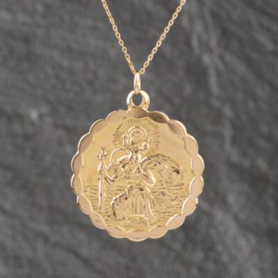 Pre-Owned 9ct Yellow Gold Round St Christopher Pendant & 18 Inch Trace Chain 41143124