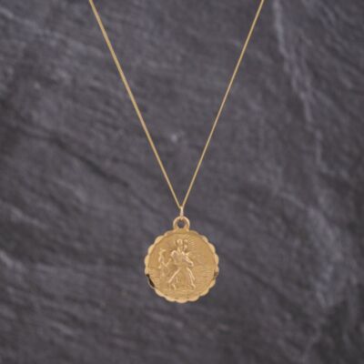 Pre-Owned 9ct Yellow Gold Scallop Edged St Christopher Pendant & 18 Inch Curb Chain 41143259