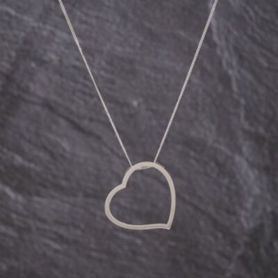 Pre-Owned 9ct White Gold Large Openwork Heart Slider Pendant & 18 Inch Curb Chain 41143260
