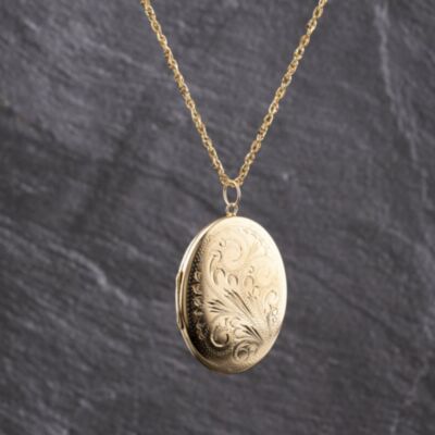 Pre-Owned 9ct Yellow Gold Hand Engraved Locket Pendant & 18 Inch Twist Chain 41143272