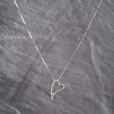 Pre-Owned 9ct White Gold Brilliant Cut Diamond Open Heart Pendant & 16-18 Inch Box Chain 41143284