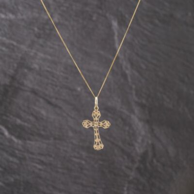 Pre-Owned Yellow Gold Openwork Cross Pendant & 17 Inch Curb Chain 41143288