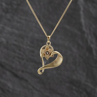 Pre-Owned Clogau 9ct Yellow Gold 0.06ct Diamond Set St Davids Daffodil Heart Pendant & 22 Inch Curb Chain 41143343