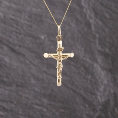 Pre-Owned 9ct Yellow Gold Crucifix Cross Pendant & 18 Inch Curb Chain 41143360