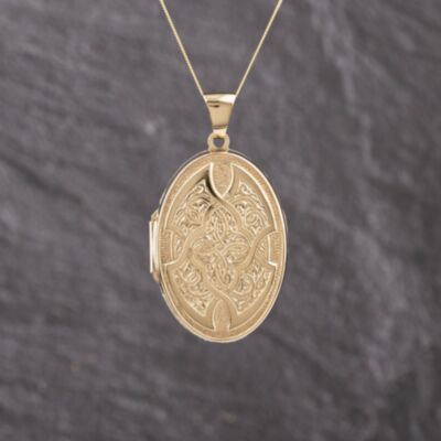 Pre-Owned 9ct Yellow Gold Oval Celtic Design Locket Pendant & 18 Inch Curb Chain 41143367