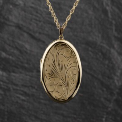 Pre-Owned Vintage 9ct Yellow Gold Large Hand Engraved Oval Locket Pendant & 24 Inch Prince Of Wales Chain 41143437