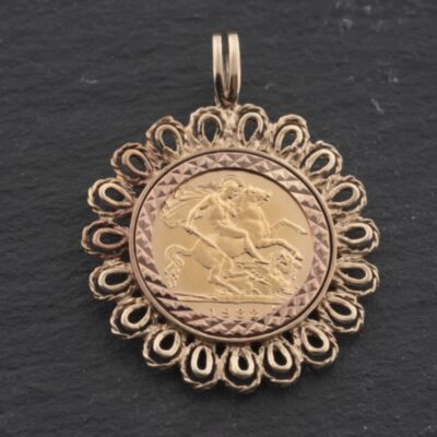 Pre-Owned Yellow Gold Queen Elizabeth II 1982 Half Sovereign Coin Keeper Loose Pendant 41143445