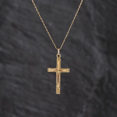 Pre-Owned 9ct Yellow Gold Patterned Cross Pendant & 18 Inch Curb Chain 41143462