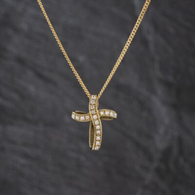 Pre-Owned 9ct Yellow Gold Cubic Zirconia Set Cross Pendant & 16 Inch Curb Chain 41143464